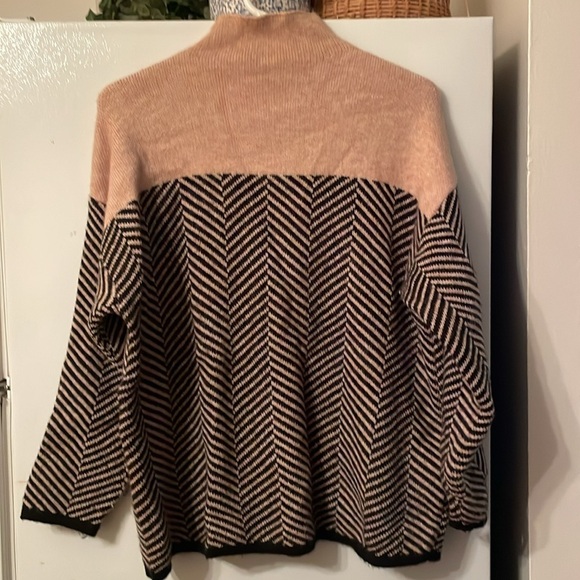 Chevron Patterned Tan and Black Sweater No Size - Picture 3 of 7